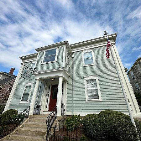 Entire Charming Victorian Home Downtown Tour de Newport Extérieur photo
